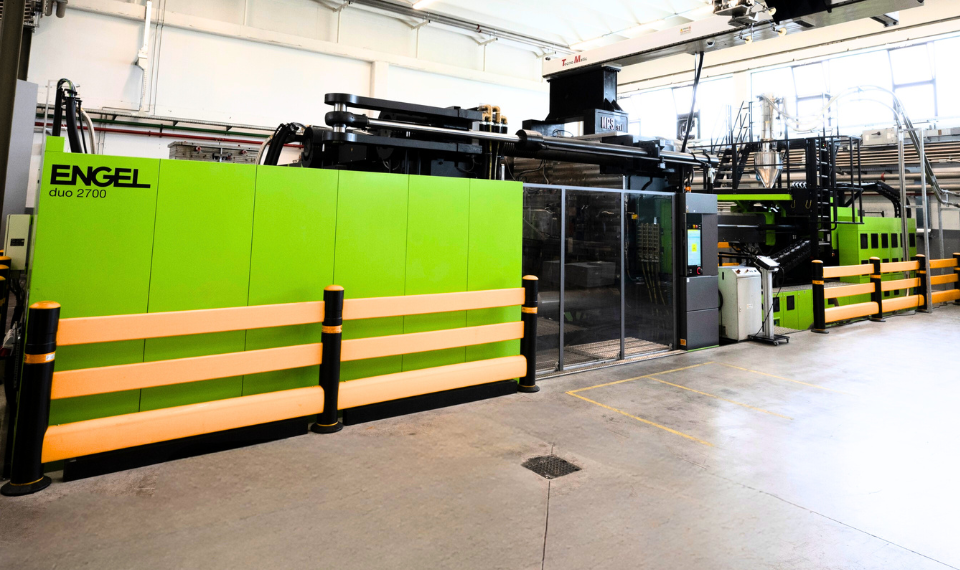 New 2,700-Ton servo-hydraulic injection moulding machine: innovation and productivity