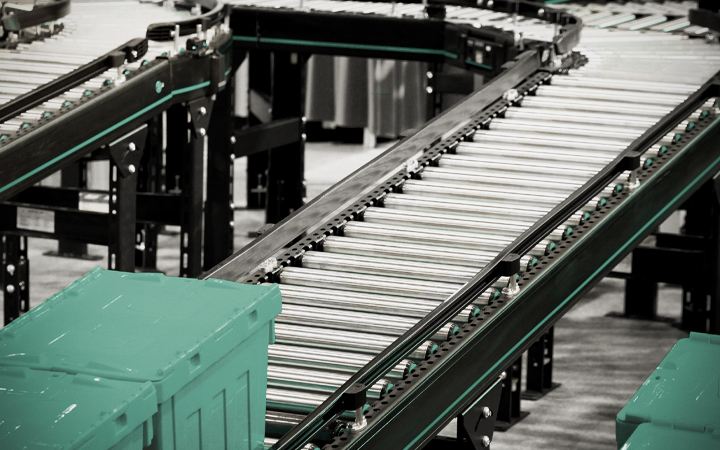 Kunststoffbehälter für automatisierte Logistikzentren in der Pharmabranche