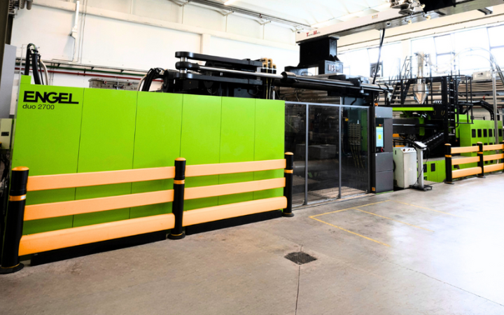 Neue servohydraulische 2.700-Tonnen-Spritzgießmaschine: Innovation und Produktivität im Dienst der Industrie