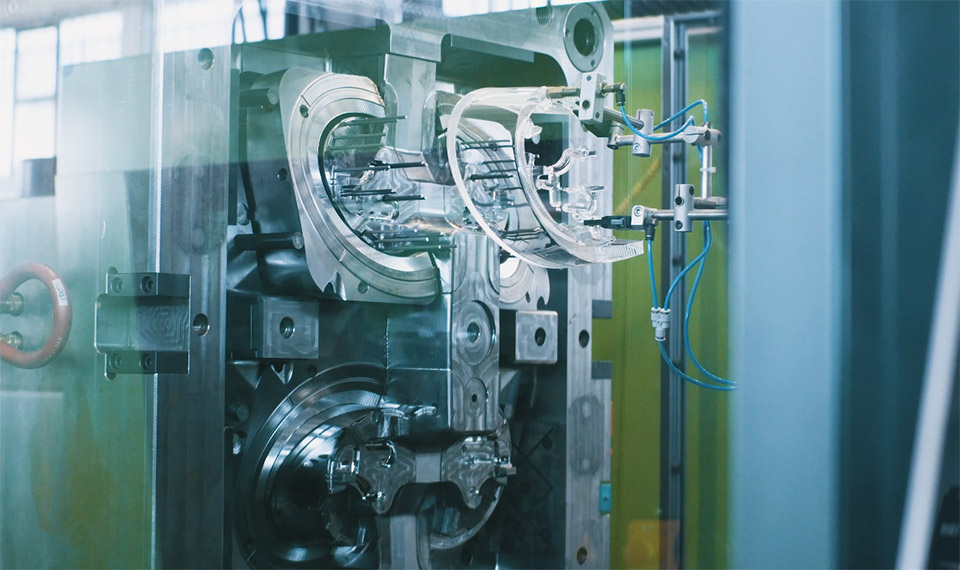 Automotive plastic injection moulding